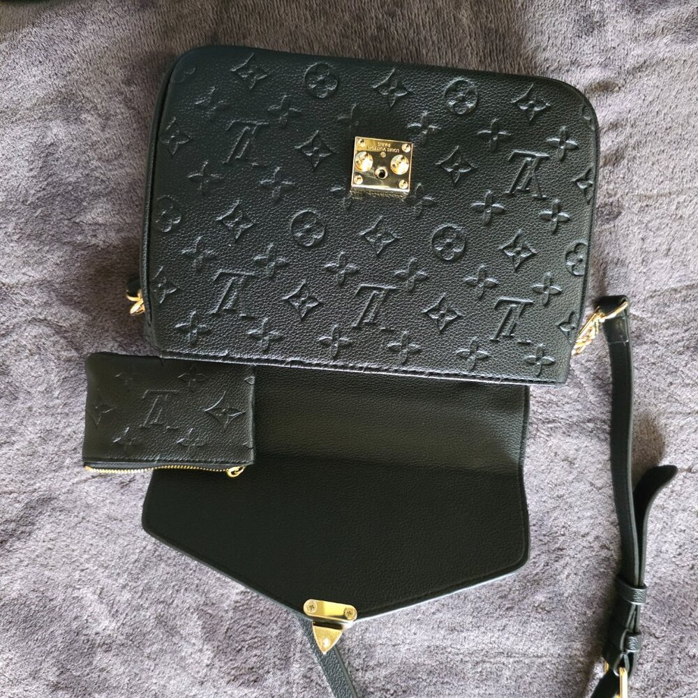 Louis Vuitton - Picture 7 of 16